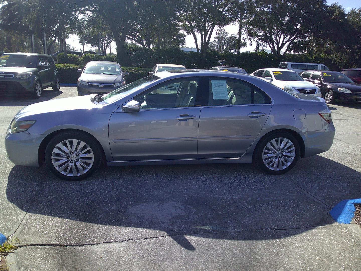 2011 SILVER ACURA RL (JH4KB2F60BC) , located at 1200 Cassat Avenue, Jacksonville, FL, 32205, (904) 695-1885, 30.302404, -81.731033 - Photo#4